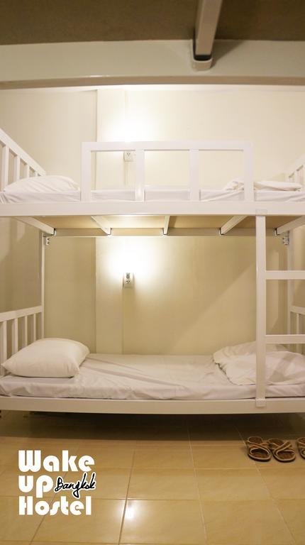 Wake Up Hostel Bangkok Bagian luar foto