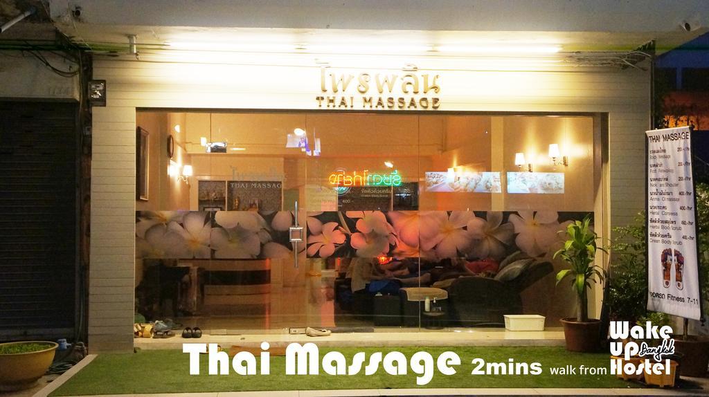 Wake Up Hostel Bangkok Bagian luar foto