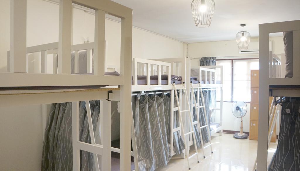 Wake Up Hostel Bangkok Bagian luar foto