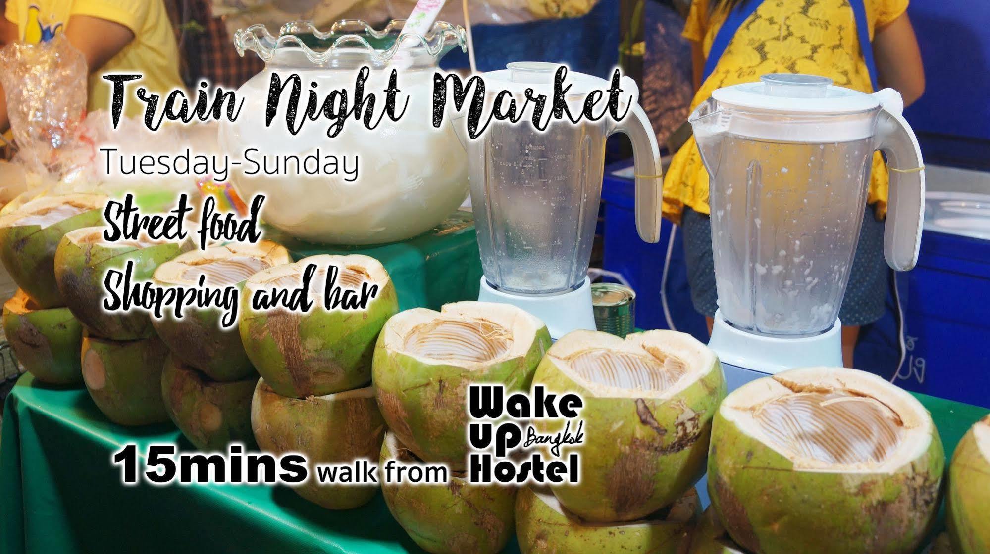 Wake Up Hostel Bangkok Bagian luar foto