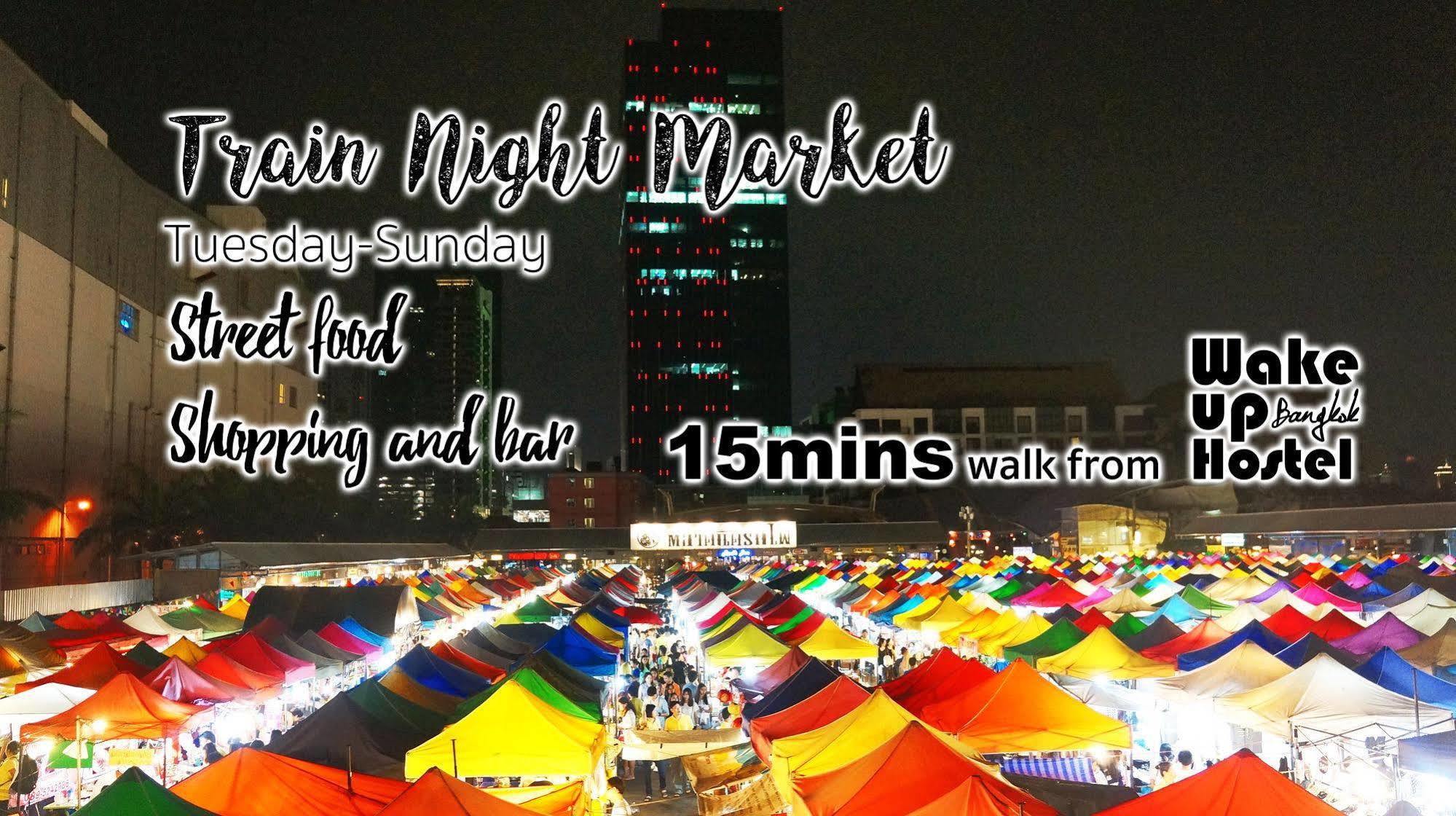 Wake Up Hostel Bangkok Bagian luar foto