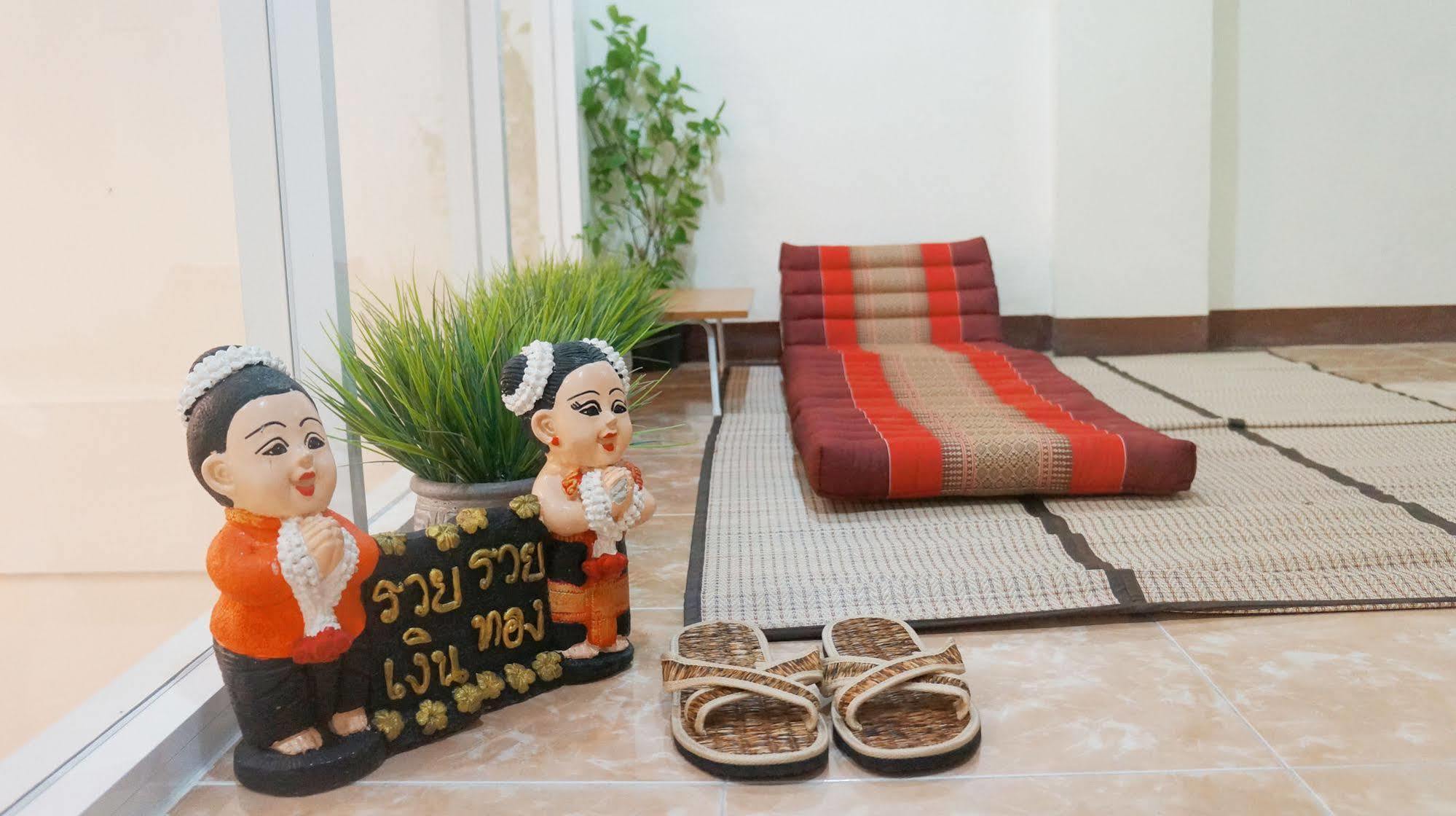 Wake Up Hostel Bangkok Bagian luar foto