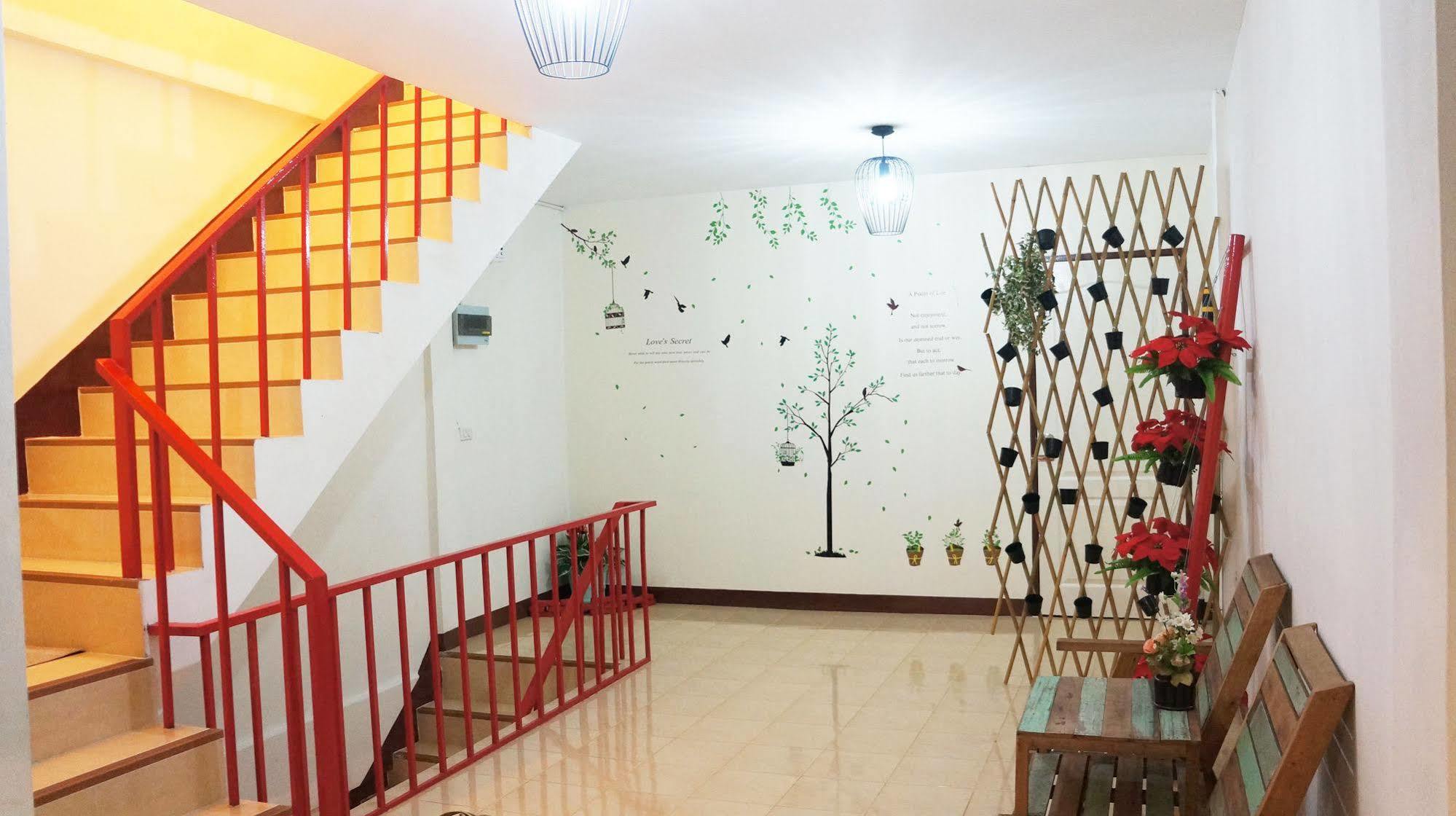 Wake Up Hostel Bangkok Bagian luar foto
