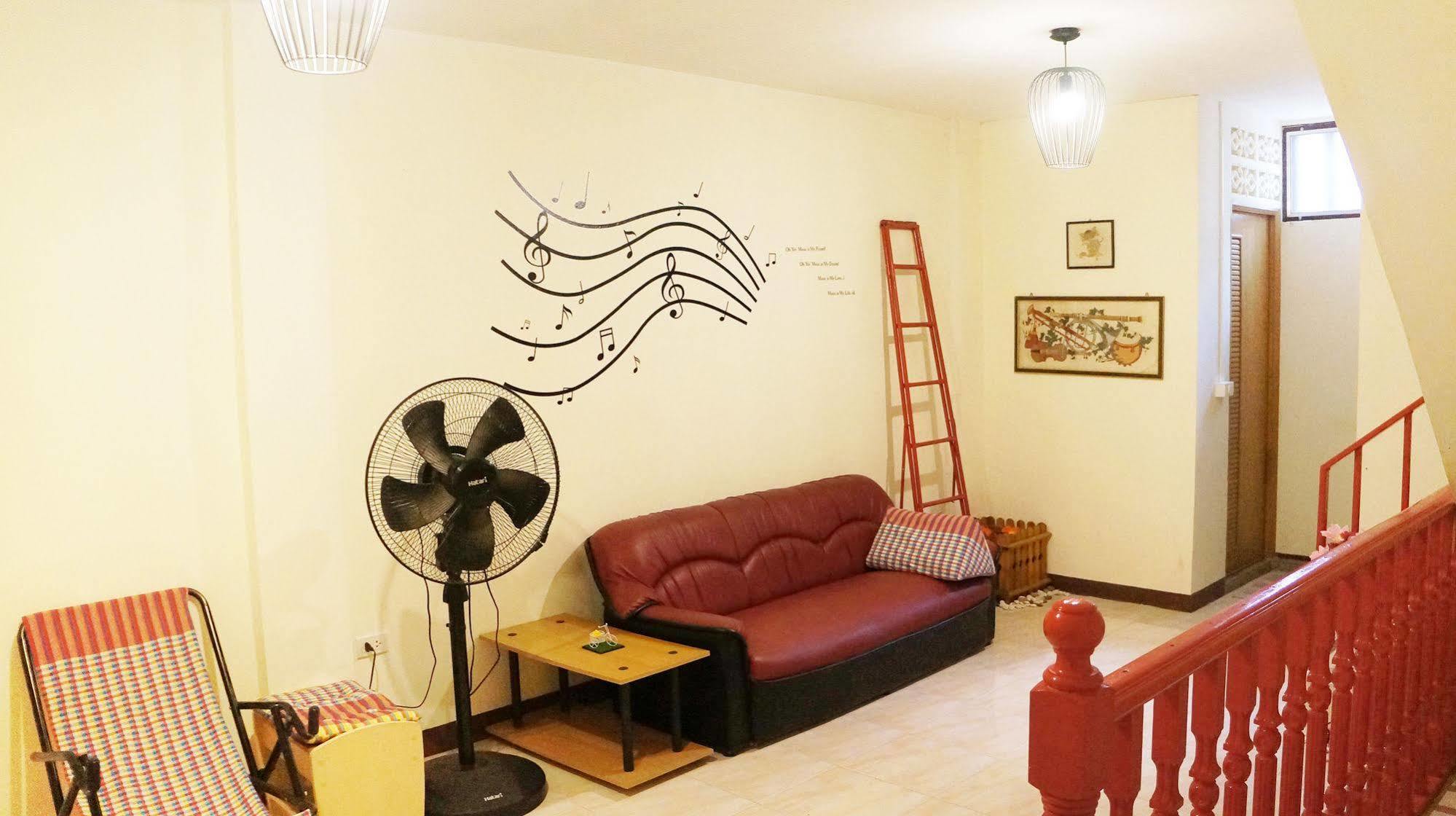Wake Up Hostel Bangkok Bagian luar foto
