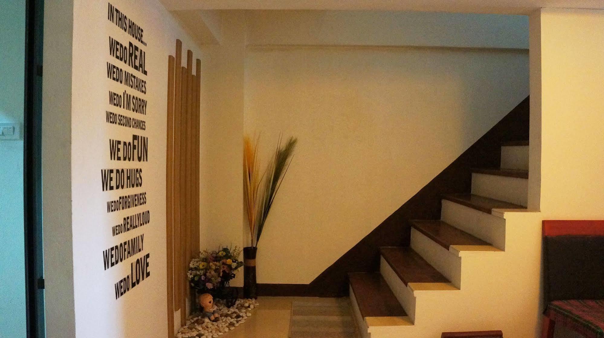 Wake Up Hostel Bangkok Bagian luar foto