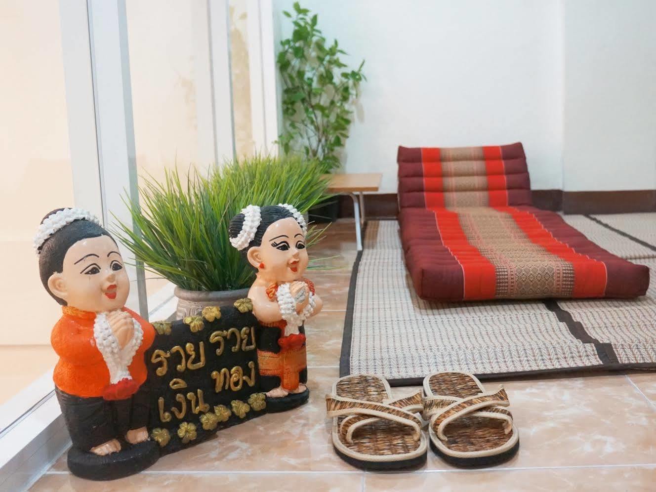Wake Up Hostel Bangkok Bagian luar foto
